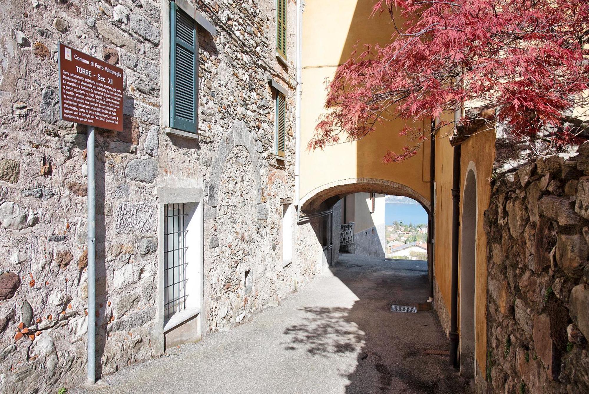 Apartamento La Vecchia Torre Porto Valtravaglia Exterior foto
